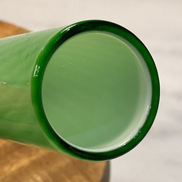 Midcwntuey Green Art Glass Swirled Vase - Picture 6 of 6